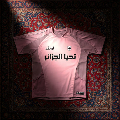 Maillot rose algérie sur un tapis